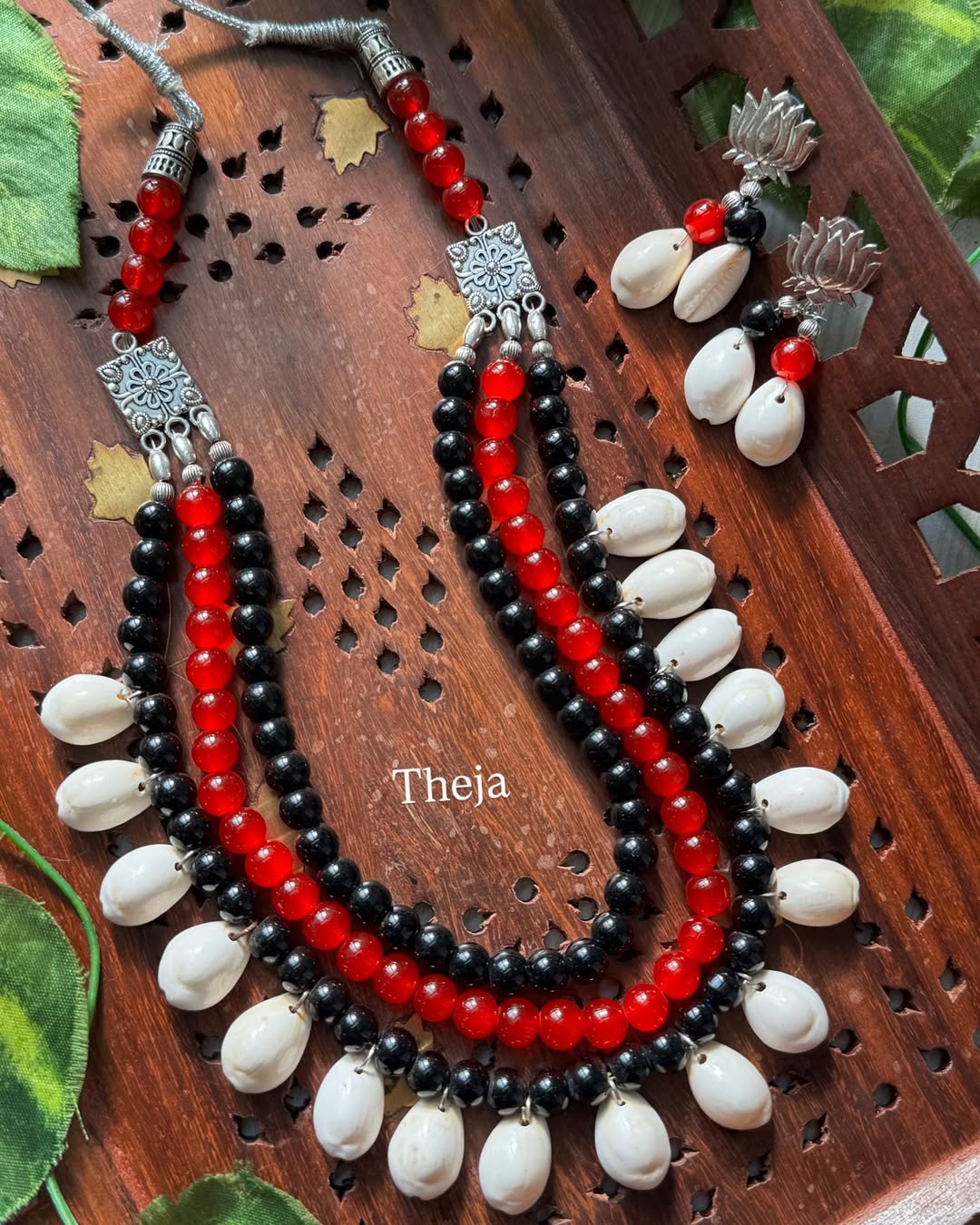 BLACK RED BEADS INDO WESTTERN NECK PIECE