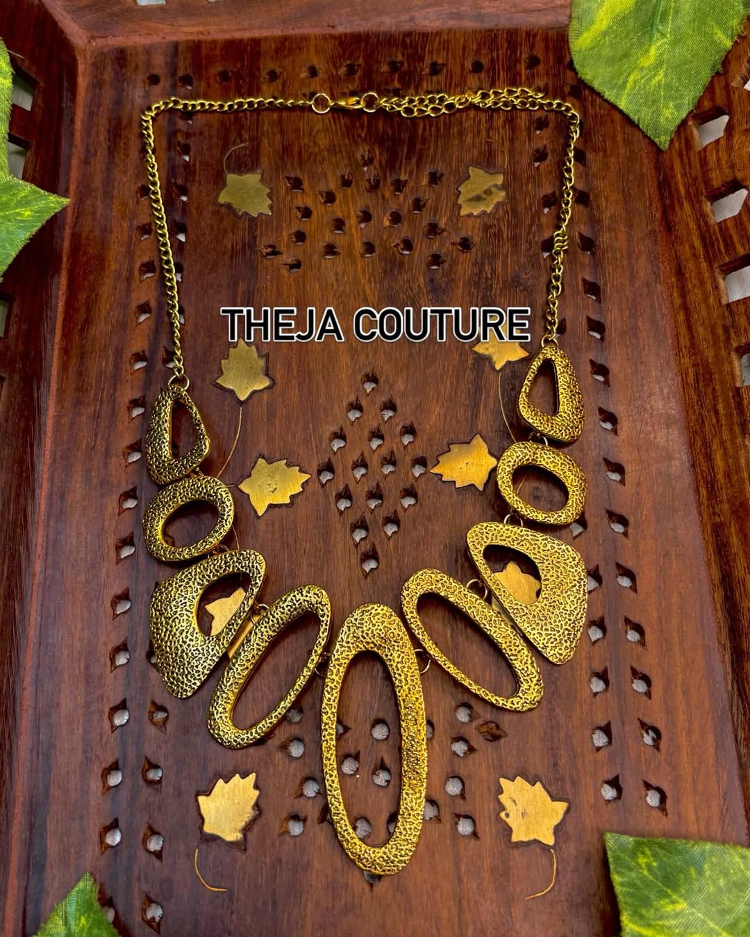 Fancy oval antique necklace