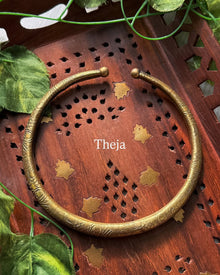 GOLDEN TRADITIONAL ROUND NECK PIECE