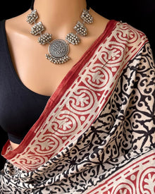 OFF WHITE PRINTED GEOMETRIC MULMUL COTTON SAREE