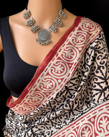 OFF WHITE PRINTED GEOMETRIC MULMUL COTTON SAREE