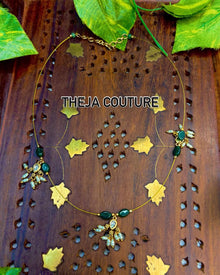 Short wire chain with greenbeads