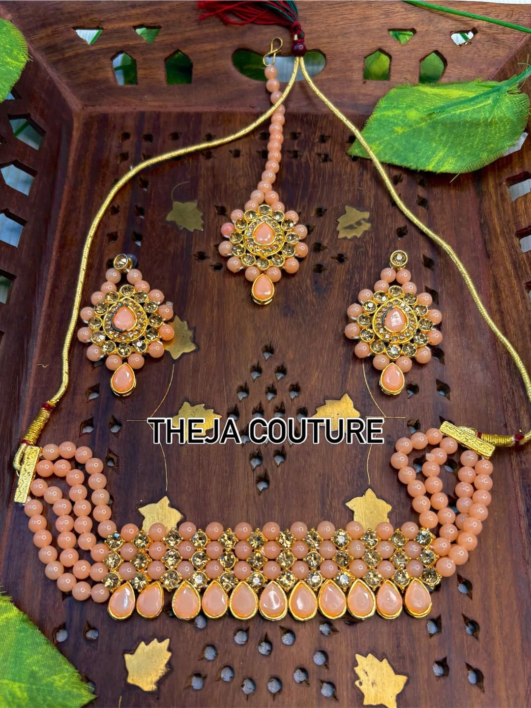 Peach beads short choker