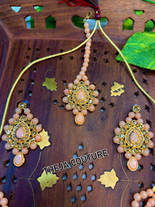 Peach beads short choker