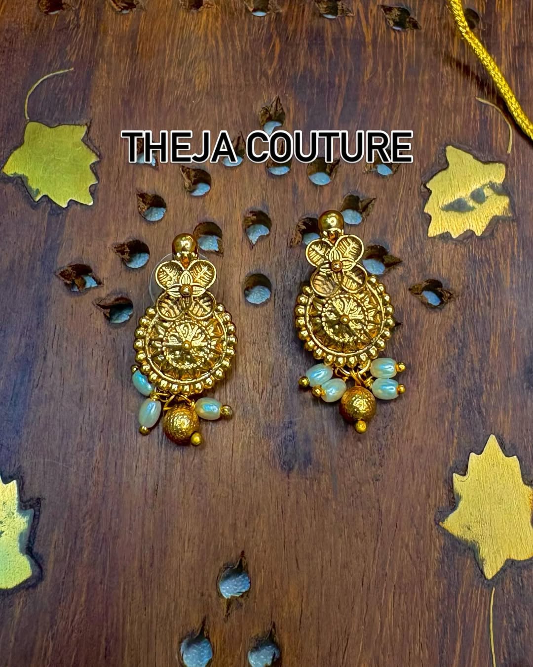 Short floral antique design necklace