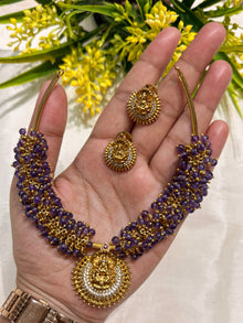 Lavender beads short necklace.
