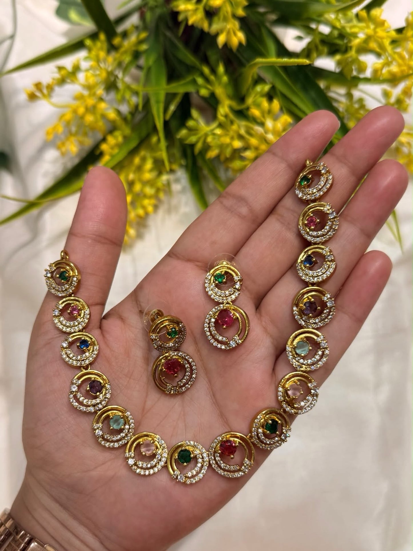 Multicolour short necklace