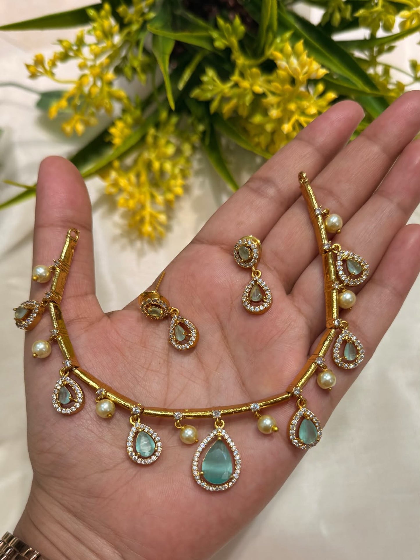 Turquoise blue short necklace