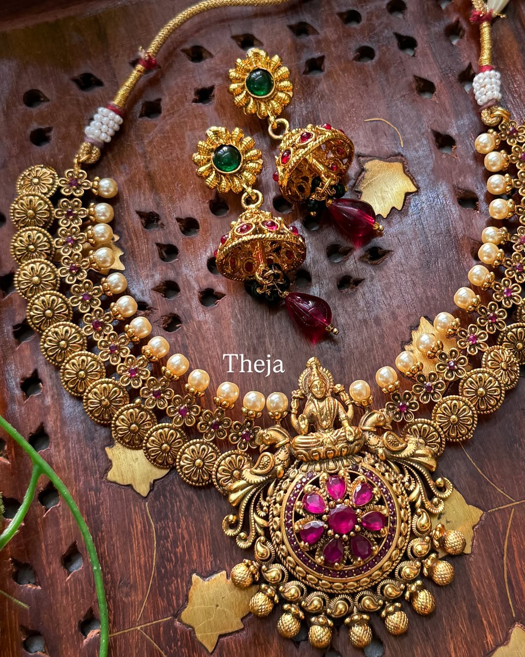 Lakshmi pearl antique short necklace