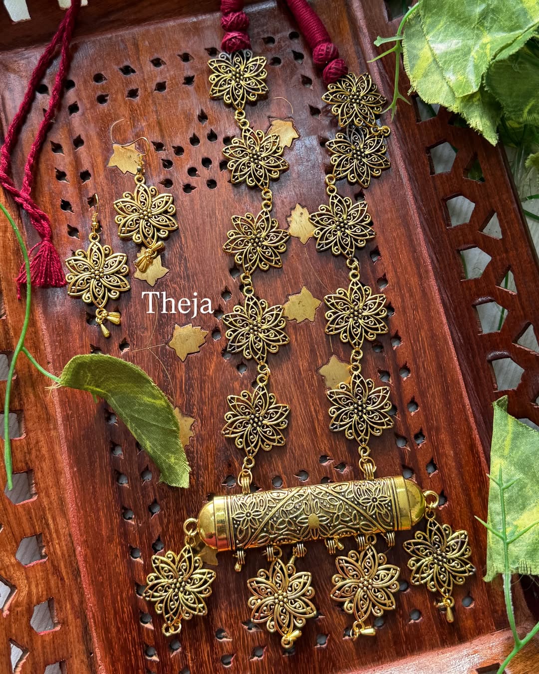 Floral long antique necklace