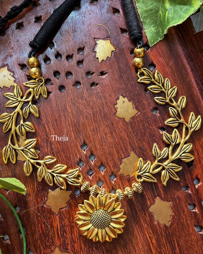 Alloy floral antique gold jewel
