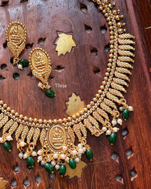 Antique lakshmi leaf short necklace