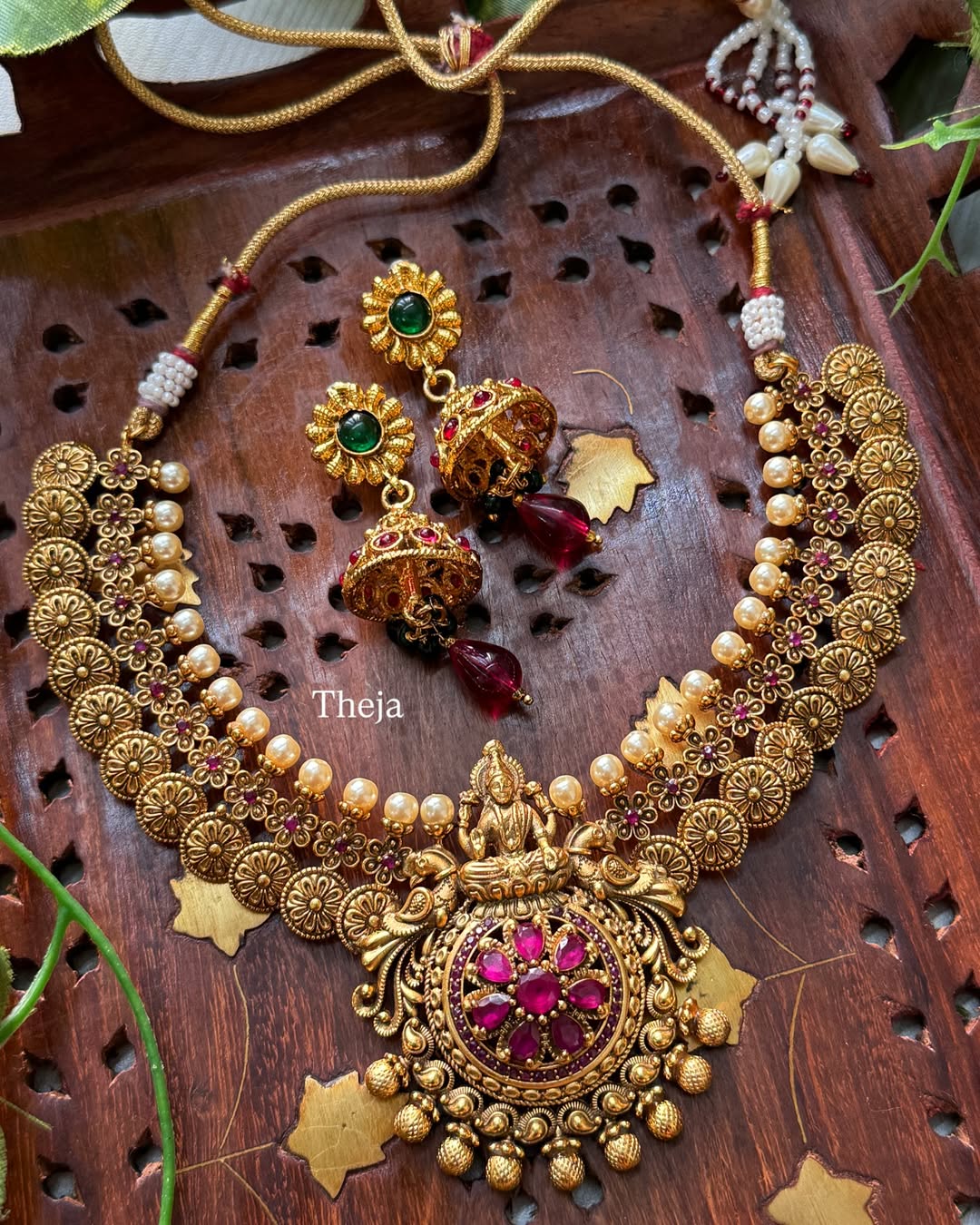 Lakshmi pearl antique short necklace