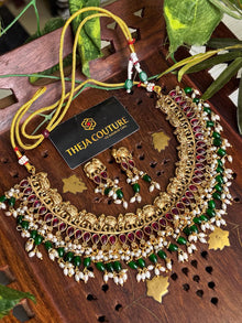 Traditional short necklace comes with elephant design
