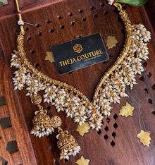 Sweetheart short necklace.