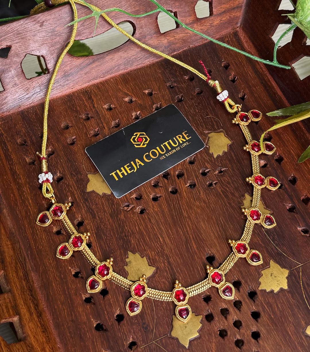 Elegant antique gold necklace.