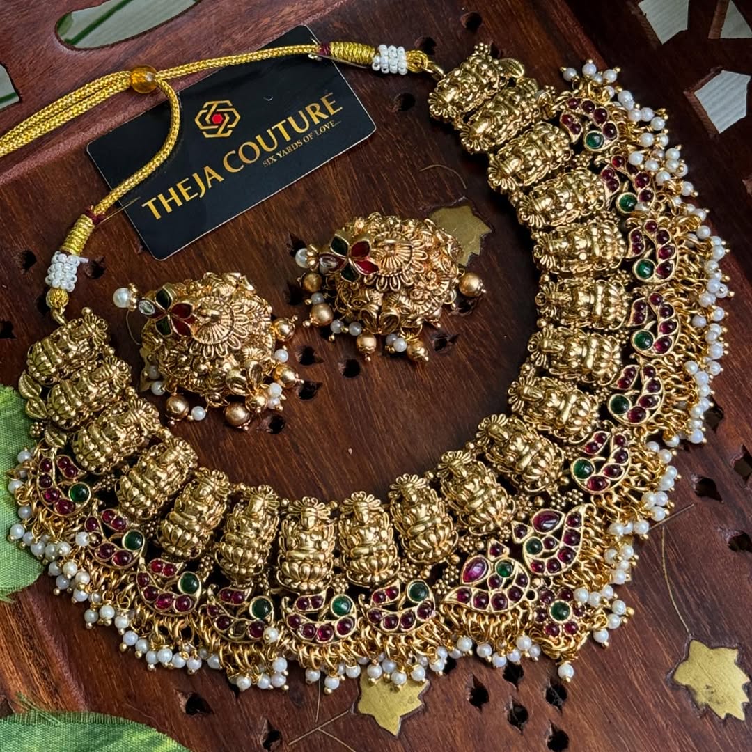 Traditional antique necklace with earrings.
