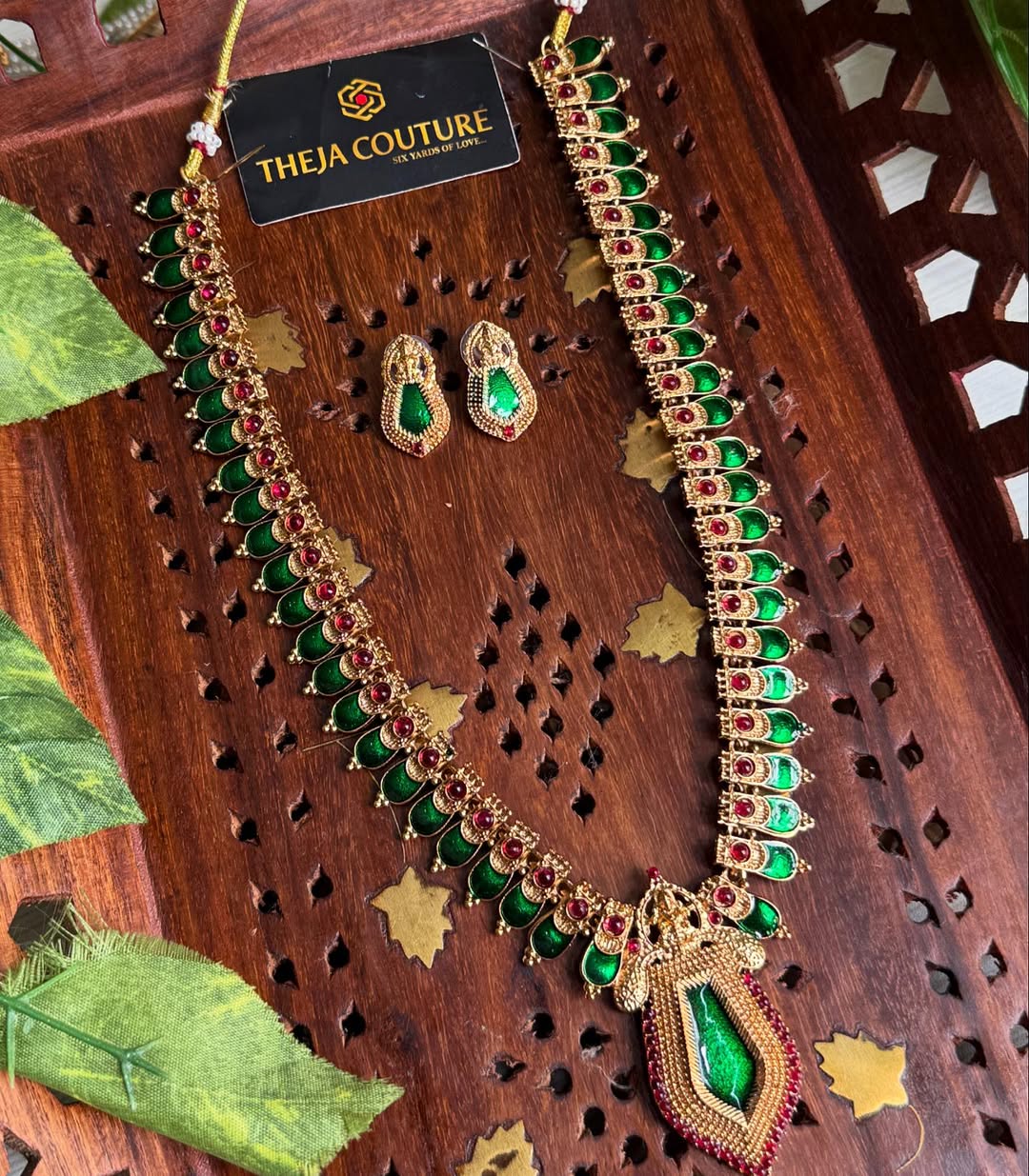 Green emerald long necklace.