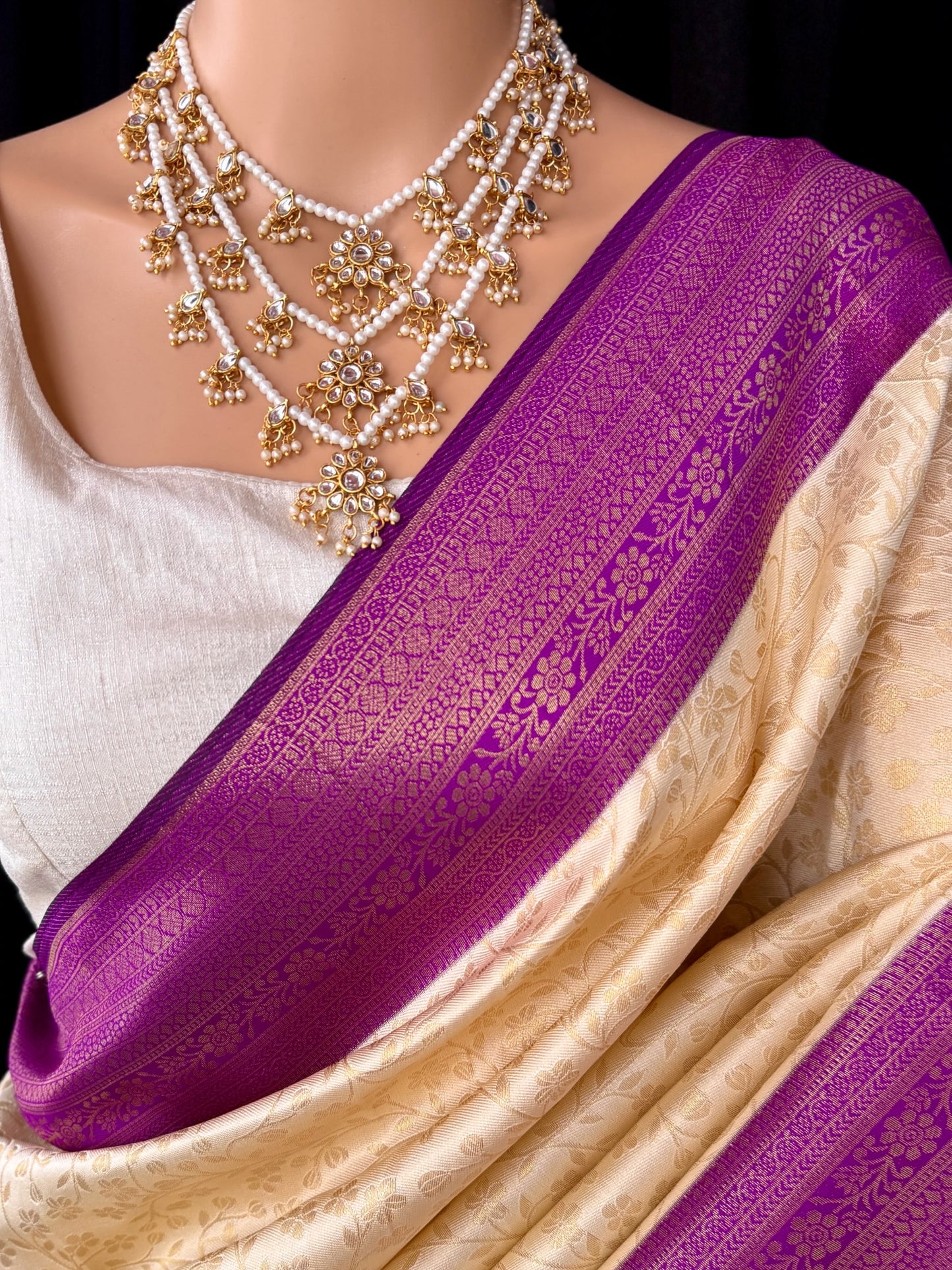 OFF WHITE SILK SAREE WITH CONTRAST MAGENTA ZARI WEAVE BORDER