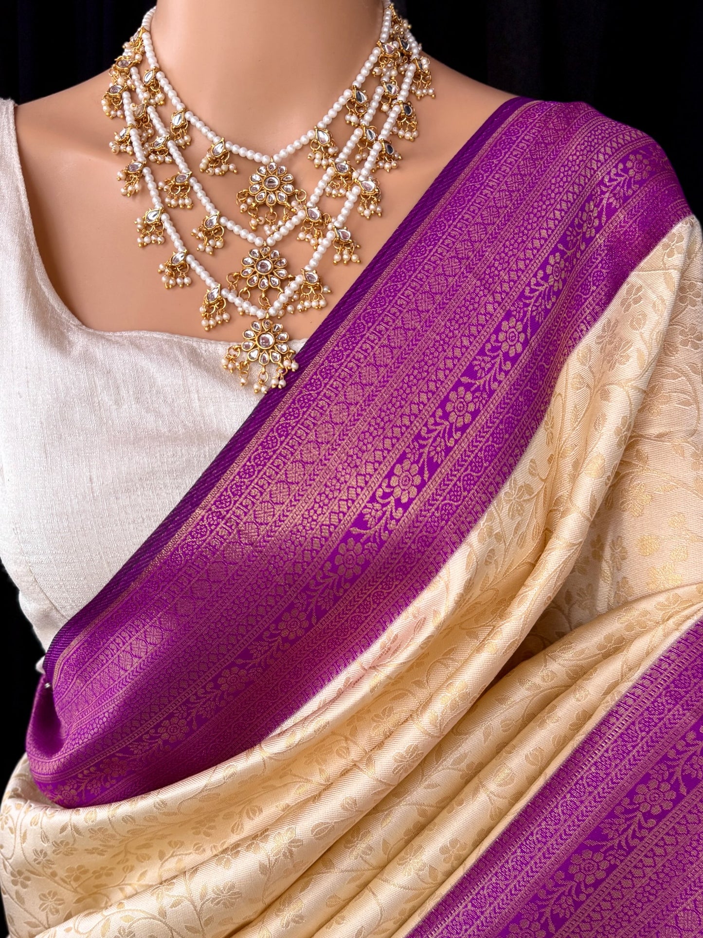 OFF WHITE SILK SAREE WITH CONTRAST MAGENTA ZARI WEAVE BORDER